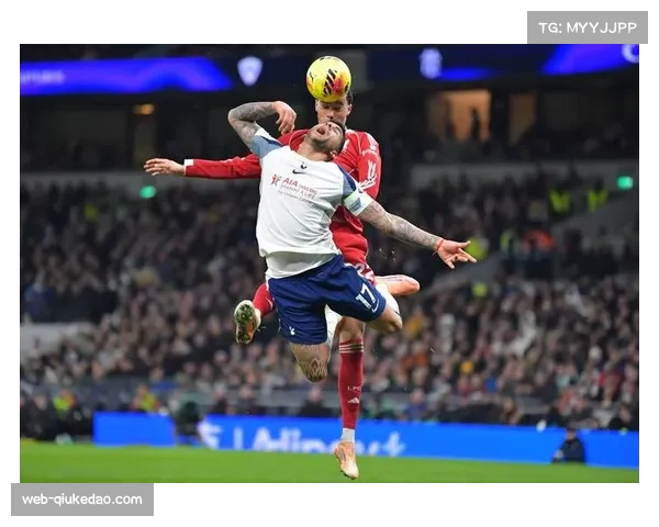 利物浦2-1客胜热刺，西蒙斯染红成比赛转折点