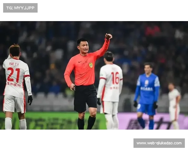 金哨李海新执裁表现获认可,周飞获金旗 金哨李海新执裁表现获认可,周飞获金旗