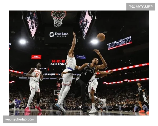 文班亚马左膝过度伸展伤退，初步检查无重大损伤