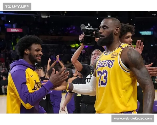 湖人升至西部第四，詹姆斯28分带队逆转